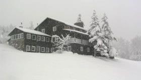 view of lodge in winter